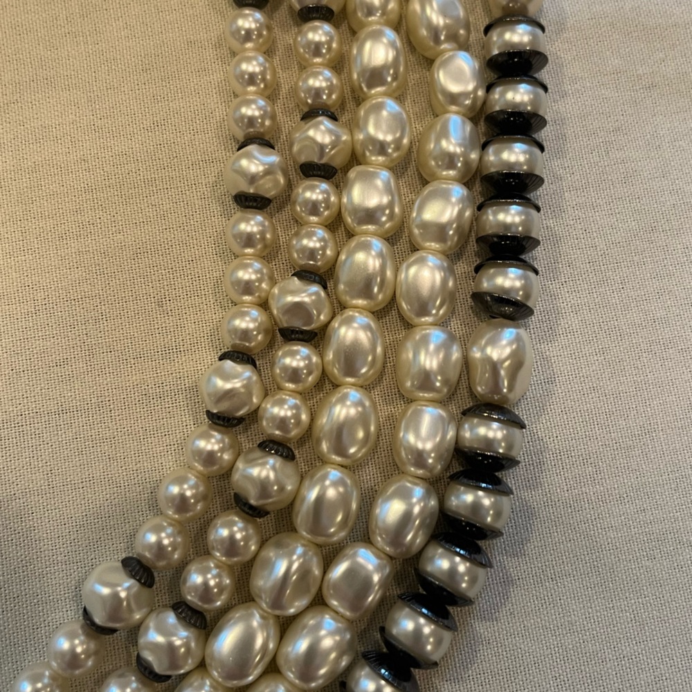 5 Strand Pearl Choker - Picture 12 of 16